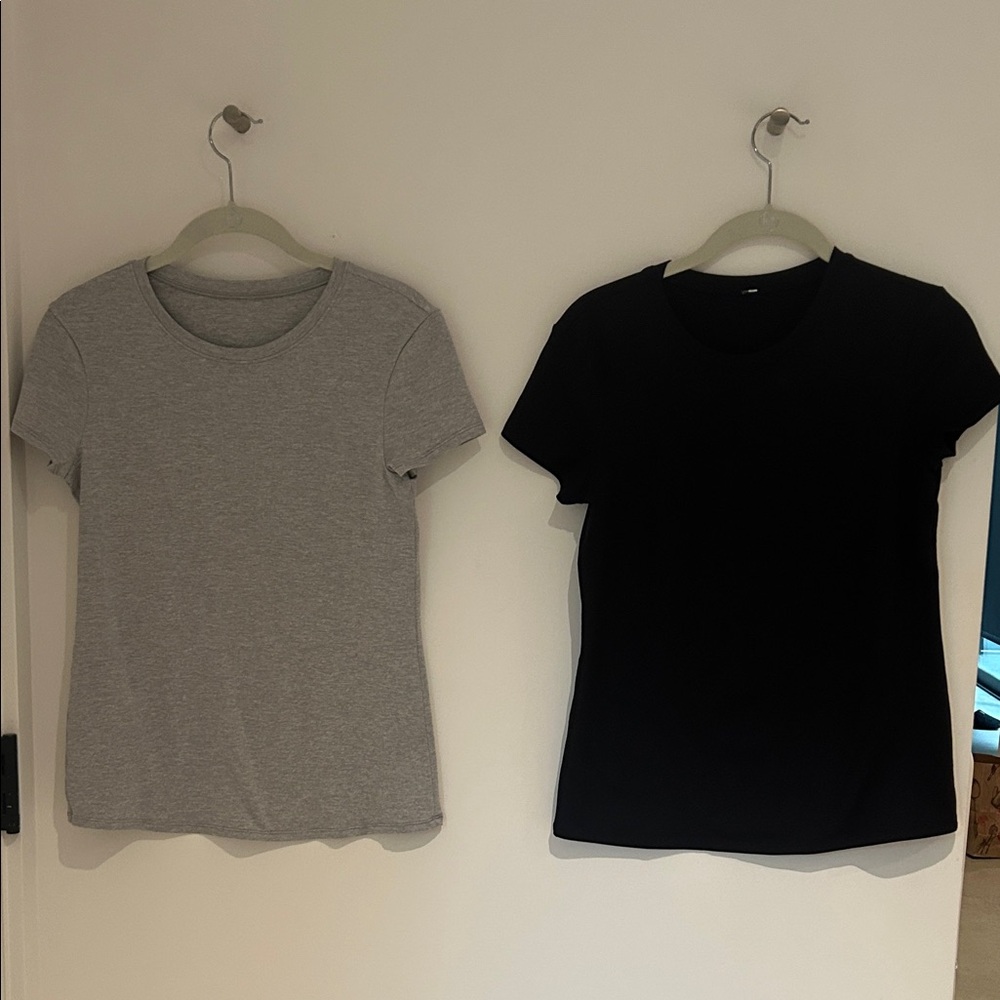 alo 2x 1 Black and 1 Gray Women's T-Shirts